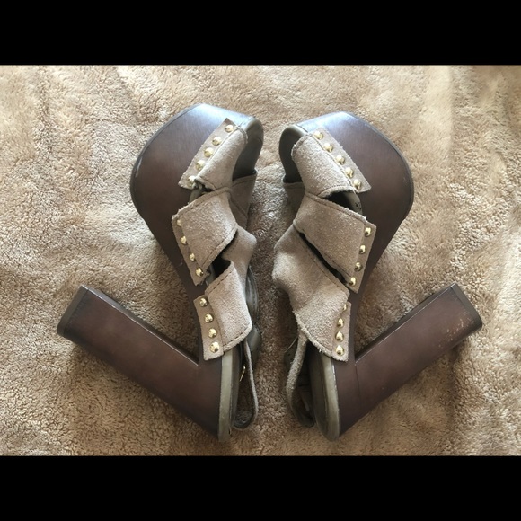 BCBG Chunky platform heel, taupe suede ✨ - Picture 2 of 4